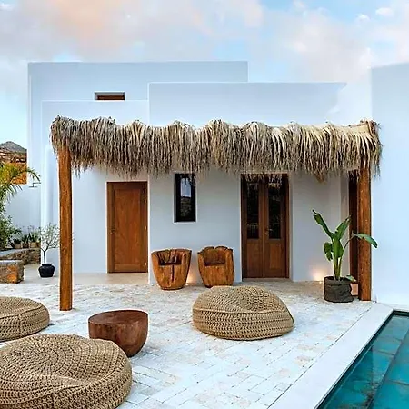 Otel Charisma And Wellness Club